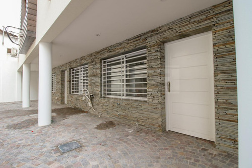 Imagen 8 de 30 de Triplex 5 Ambientes Con Jardin A Estrenar En Florida