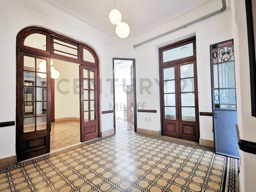 Imagen 16 de 30 de Casa De Estilo En Venta En La Plata