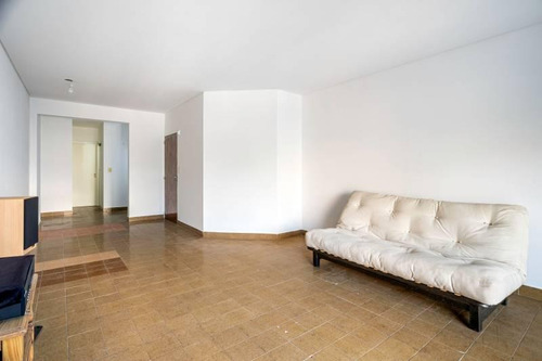 Departamento En Venta De 2 Ambientes En Parque Patricios