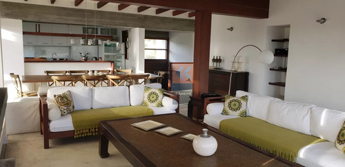 Alquiler Anual, Excelente Casa Con Vsita Al Mar