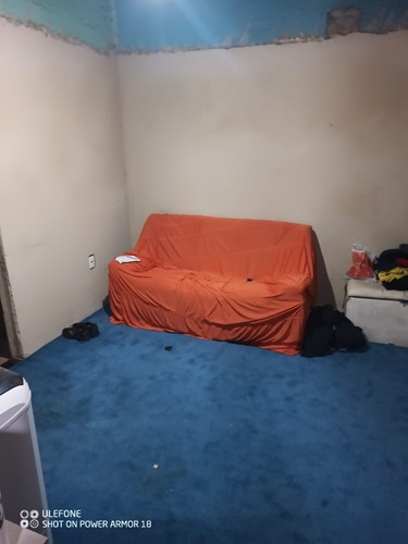 Vende-se Casa 2qts Sala Cozinha Banheiro.