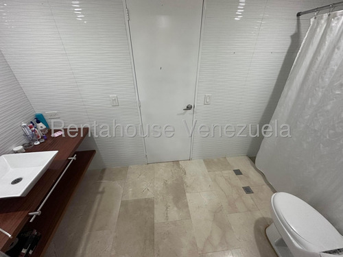 Townhouse En Venta En Villa Nueva Hatillo Cda 25-10925 Yf