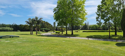 Imagen 4 de 10 de Parcela Cementerio Privado Jardín Bella Vista Donde Esta La Familia Maradona, Sector C Para 3, Lista Para Transferir, Excente Ubicación, Cerca Del Estacionamiento, La Capilla, Cerca De La Entrada