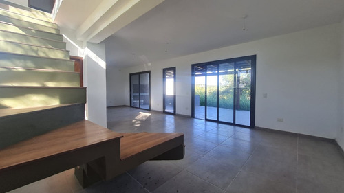 Imagen 4 de 13 de Casa 3 Dorm 3 Baños (1 En Suite) - Amplia Galeria - La Estanzuela