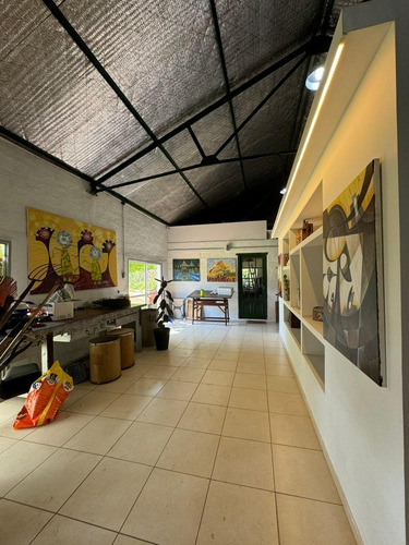Casa En Venta - 8 Dormitorios 4 Baños - La Lonja
