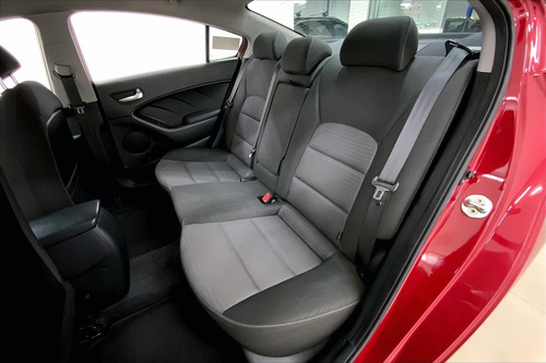 Imagen 19 de 25 de Kia Forte Sedan 4 Pts Lx, Tm6, A/ac, Bl, F Niebla, R-16