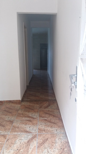 Casa Com Sala 2 Quartos Cozinha Banheiro Corredor E Uma Area