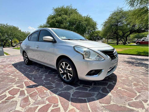 Nissan Versa 1.6 Exclusive Navi At