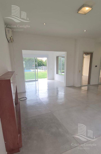 Casa En Venta San Isidro Labrador - 5 Ambientes Con Dependencia De Servicio