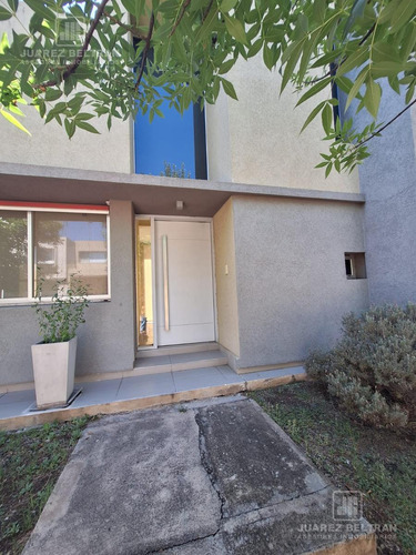 Casa En Alquiler 3 Dorm,3 Baños,cochera Doble,jardin -altos De Manantiales-