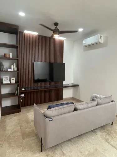 Casa De 3 Rec. En Privada Con Paneles Solares, Cerca De Altabrisa. Boreana