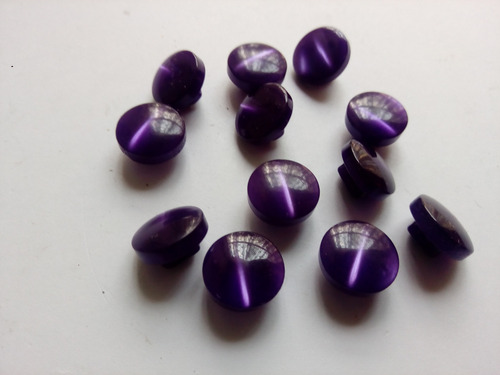 Botón Morado 11.5mm (#18) 12pzs Con Ojal Colgante Ojo Gato (Usado)