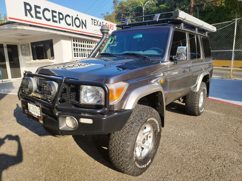 Toyota  Macho  4x4; Sincrónico 2015