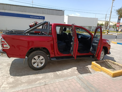 Imagen 8 de 12 de Camioneta Toyota Hilux 4x4 Turbo Diesel Intercooler Srv