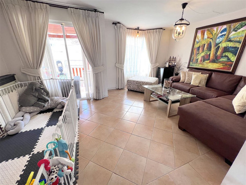 Venta Casa Granada 3 Pisos, 4 Dormitorios, Valle Lo Campino