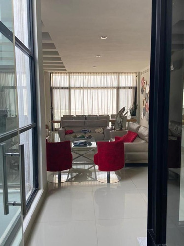 Casa Con Amplia Terraza Residencial Dinastia/san Jerónimo Con En Venta