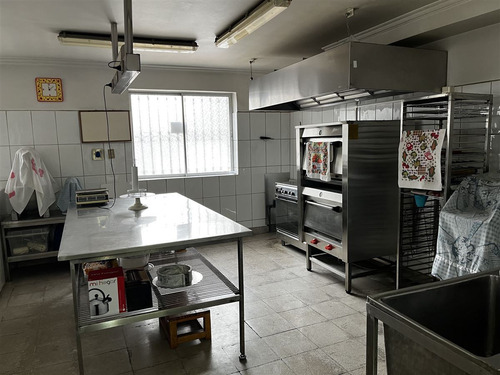 Impecable Casa De 5 Dormitorios Con Local Comercial