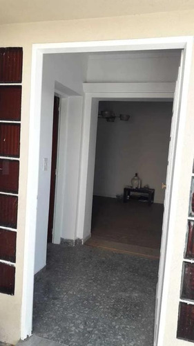 Imagen 7 de 11 de Venta De Casa En Muy Buen Estado En El Barrio De Flores