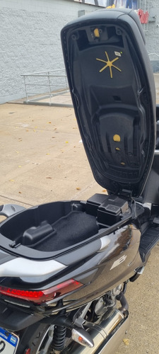 Imagen 17 de 25 de Piaggio Mp3 500
