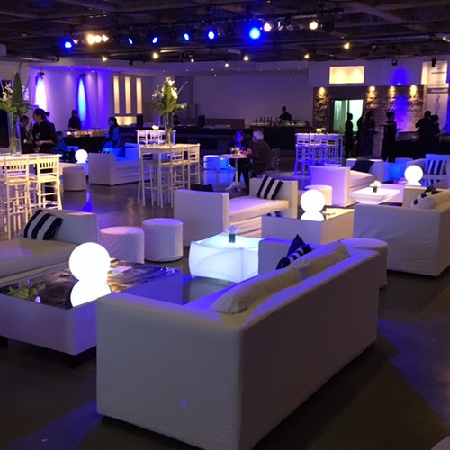 Imagen 7 de 10 de Alquiler Muebles Led Luminosos Cubos Sillones Mesas Barras