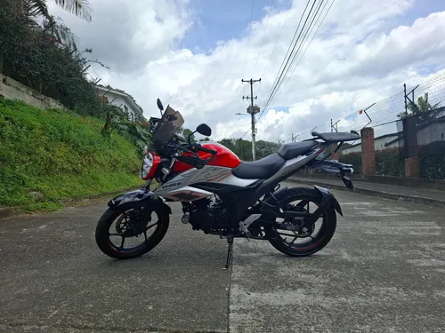 Suzuki Gixxer 150 Fi Abs 2025 Con Accesorios
