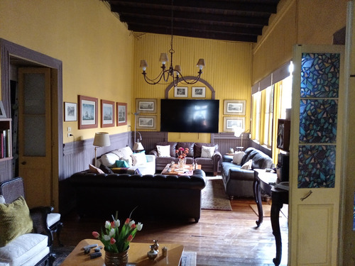 Casa Central 3 Dormitorios 2 Baños Living Y Comedor Estacion