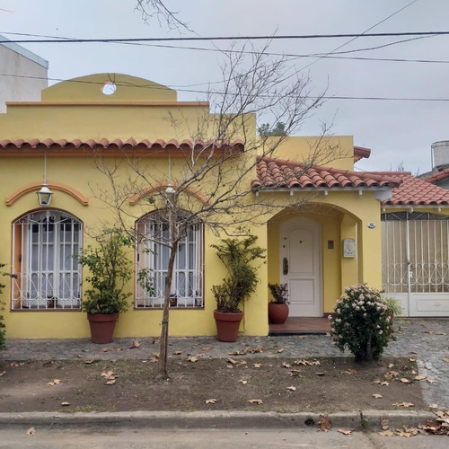 Casa  En Venta Ubicado En Ranelagh, Berazategui, G.b.a. Zona Sur