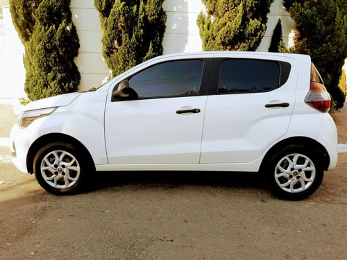 Imagem 10 de 14 de Fiat Mobi Like 1.0 Flex Completo Branco Novo Km Baixa