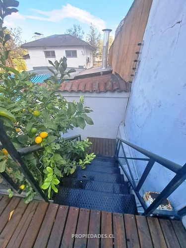 Casa En Venta De 4 Dorm. En Ñuñoa