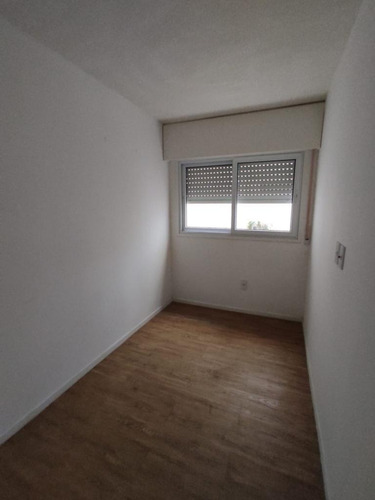 Imagen 8 de 14 de Alquiler Apartamento 2 Dormitorios Con Patio Y Balcon. Centro