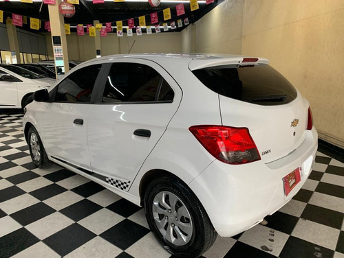 Imagem 10 de 11 de Chevrolet Onix Joy 1.0 1.0 Branca 2018/2019 Flex Mec
