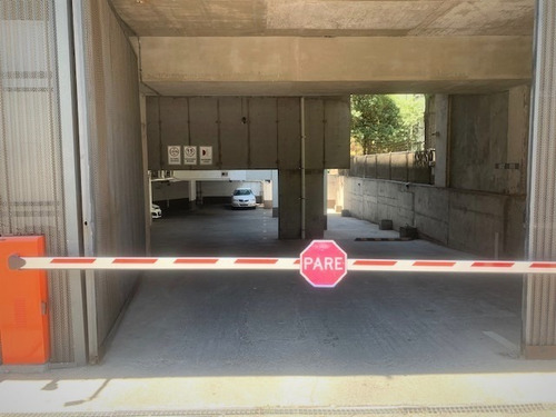Imagen 2 de 6 de Moderno Metro Colón Con Estacionamiento.