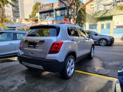 Imagen 4 de 19 de Chevrolet Tracker 1.8 Ltz+ Awd At 140cv 2016 Gris Plata 2016