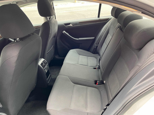 Volkswagen Jetta 2.0 Comfortline Flex 4p