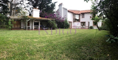 Muy Buena Casa En Venta En La Zona Mas Linda De Playa Mansa.- Ref: 409