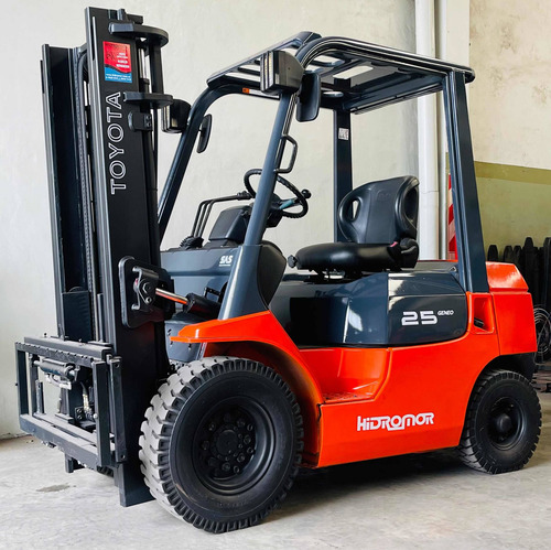 Imagen 4 de 16 de Autoelevador Toyota Diesel 2.5tn Desplazador