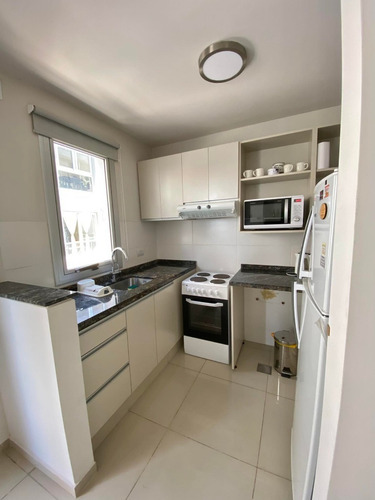 Imagen 4 de 13 de Departamento Céntrico Con Pileta Para 2/4 Personas