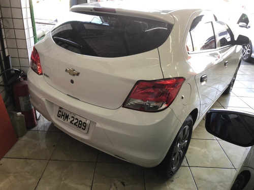 Imagem 4 de 8 de Chevrolet Onix Joy 1.0 Branco