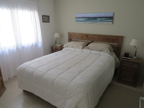 Imagen 13 de 24 de Casa En Venta-zona Lasalle-moderna Impecable- Excelente Entorno-permuta Por Casa