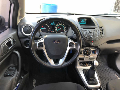 Ford Fiesta Kinetic Design 1.6 Se Plus Powershift 120cv 2014