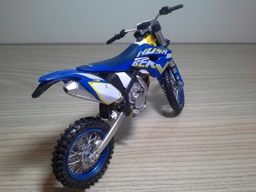 Miniatura Moto Husaberg 390 Fe390 Trilha Sem Caixa 1:12 18cm