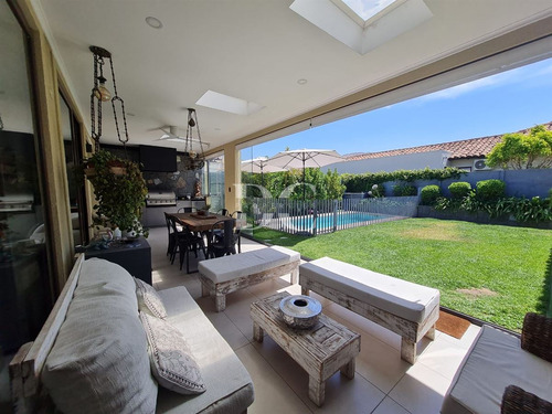 Casa En Venta De 3 Dorm. En Colina Piedra Roja Chicureo