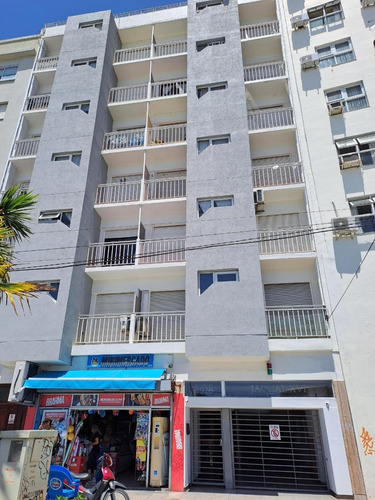 Imagen 20 de 24 de Oportunidad!! Departamento 2 Ambientes Frente A Plaza España Y Las Mejores Playas De La La Perla - Mar Del Plata