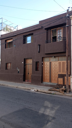 Alquilo Casa Céntrica A Mts De Plaza Colón,con Patio