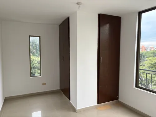 Edificio En Venta En El Ingenio Iii. Cod V8562