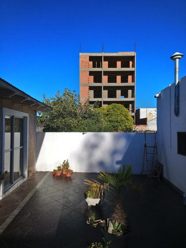 Casa En Venta - 3 Dormitorios 2 Baños - 300mts2 - San Luis