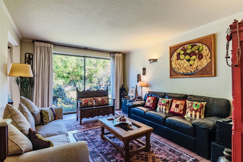 Casa En Venta De 4 Dorm. Pie Andino. Lo Barnechea