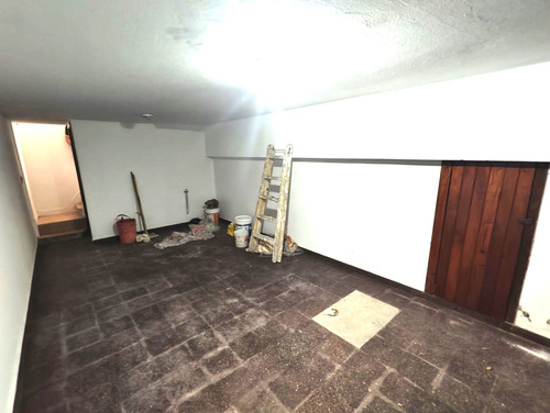Amplia Casa En Esquina De 4 Ambientes A 2 Cuadras Del Mar!