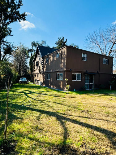 Venta Casa Dos Plantas Piscina Y Quincho Barrio El Trebol - Oportunidad