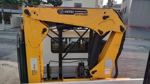 Mercedes Atron 1719 Modelo 2014 Com Munck